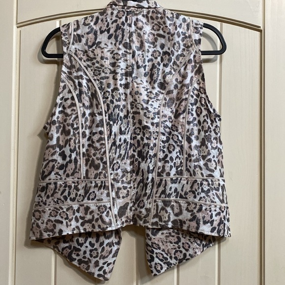 NWT Chico’s Animal Pattern printed vest (Chico Size 1) - Picture 4 of 7